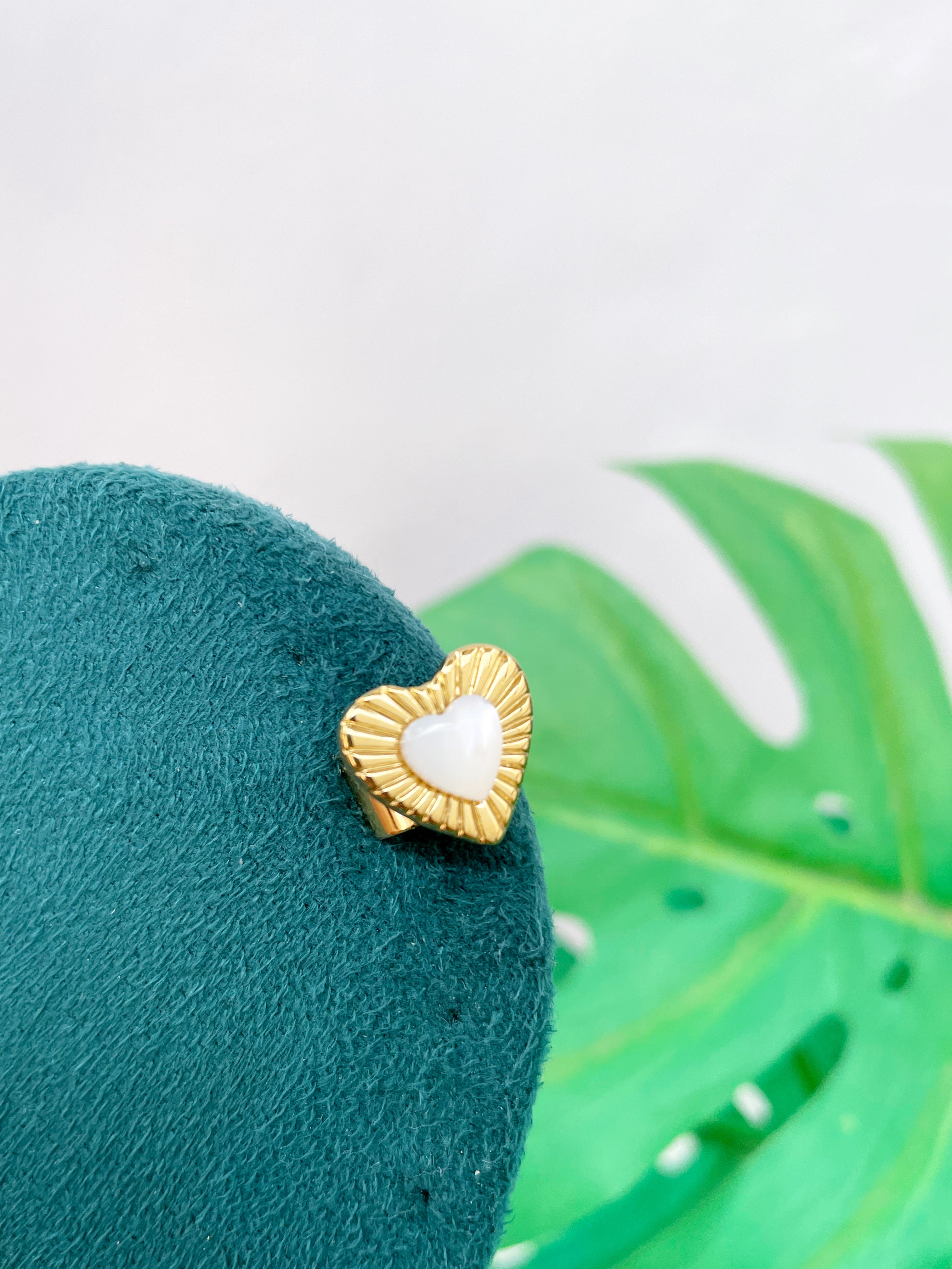 Earcuff corazón nácar (unidad)
