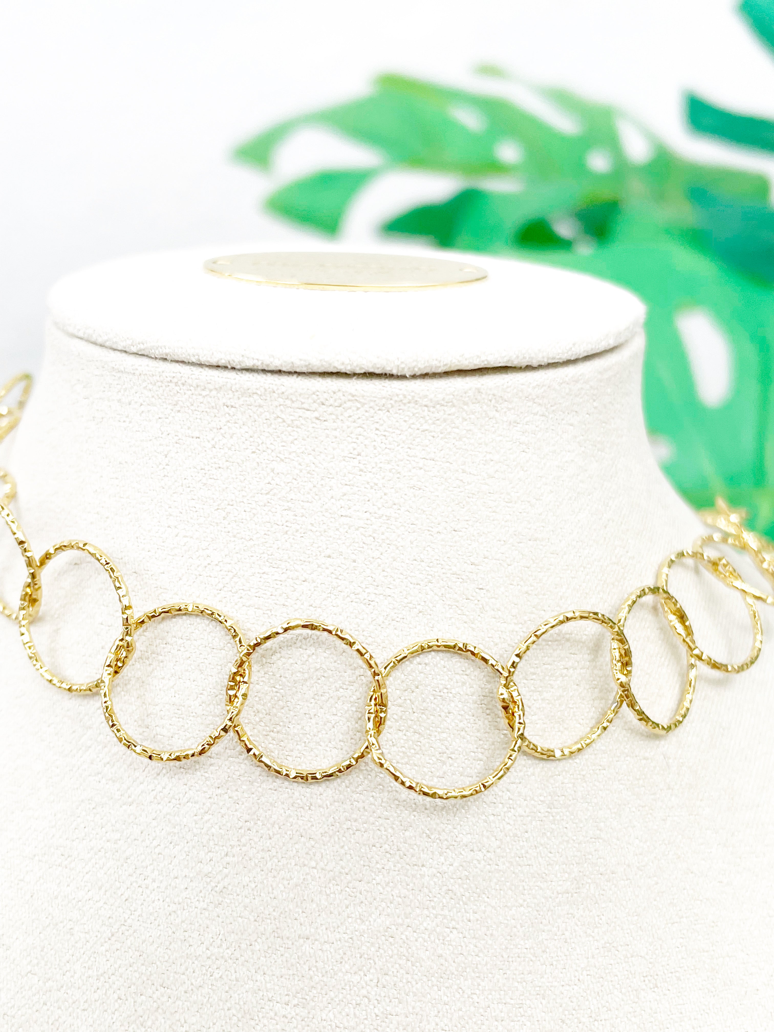 Naia chocker
